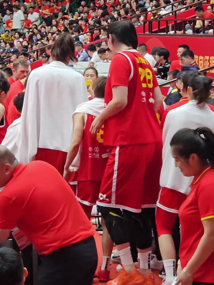 张子宇一不小心就是一个“肘击”！是谁“中奖了”？