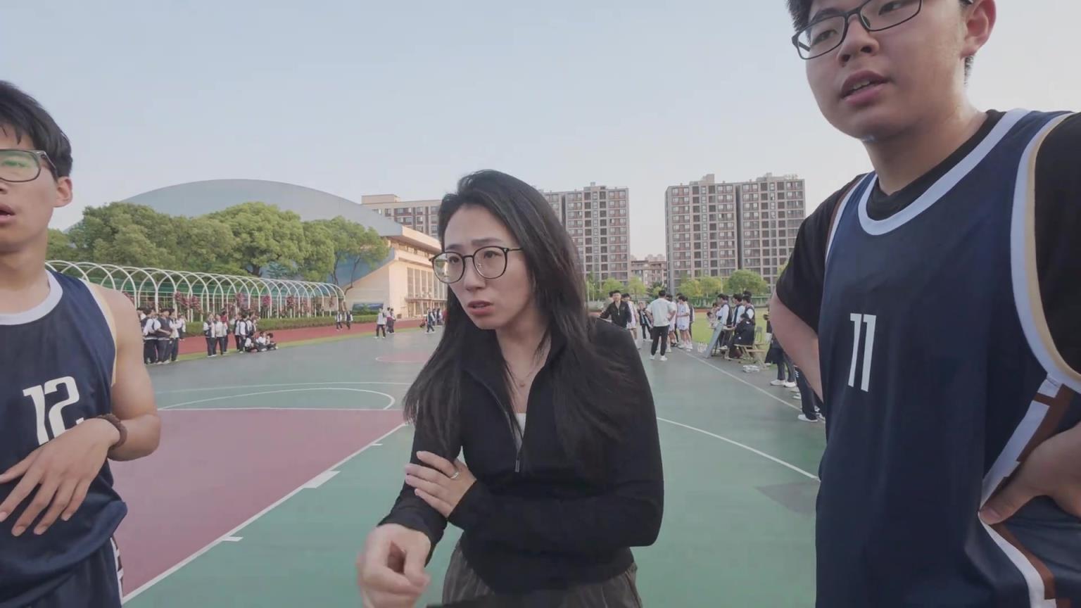 教你化学你不听 教你这个总得听吧！化学老师球场上满满压迫感