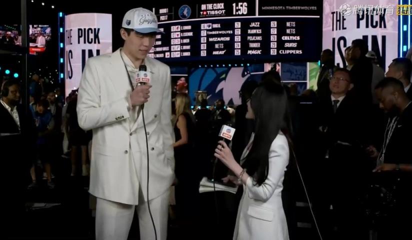 很激动！杨瀚森被选中后 和前方美女记者孟超表示：被吓到了